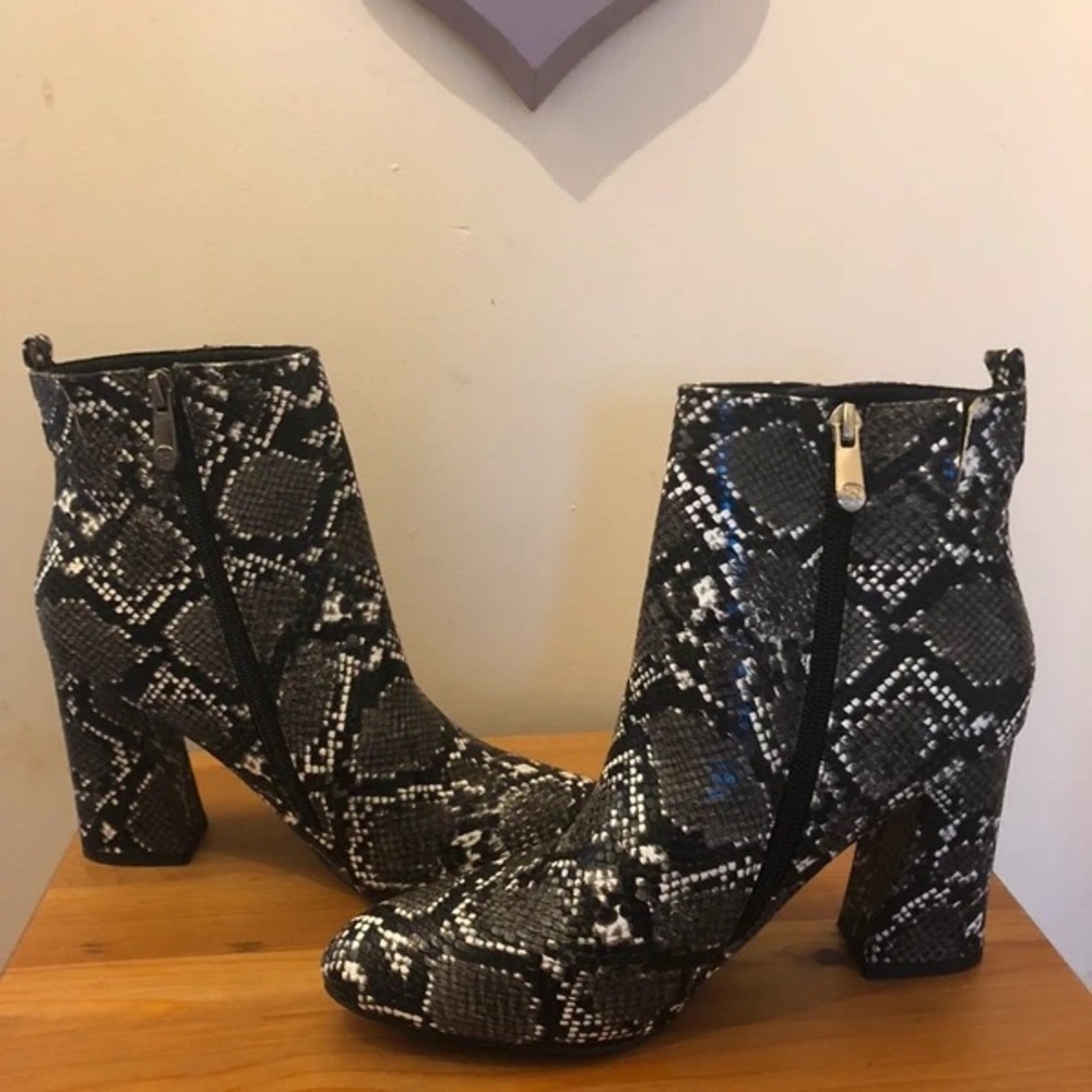 Stylish Snake Print Heeled Boots